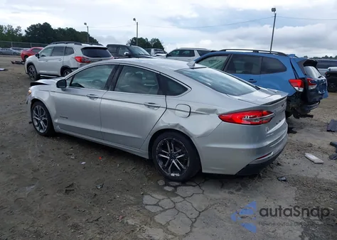 2019 Ford Fusion Hybrid Titanium z USA, uszkodzony, nr VIN 3FA6P0RU9KR243214